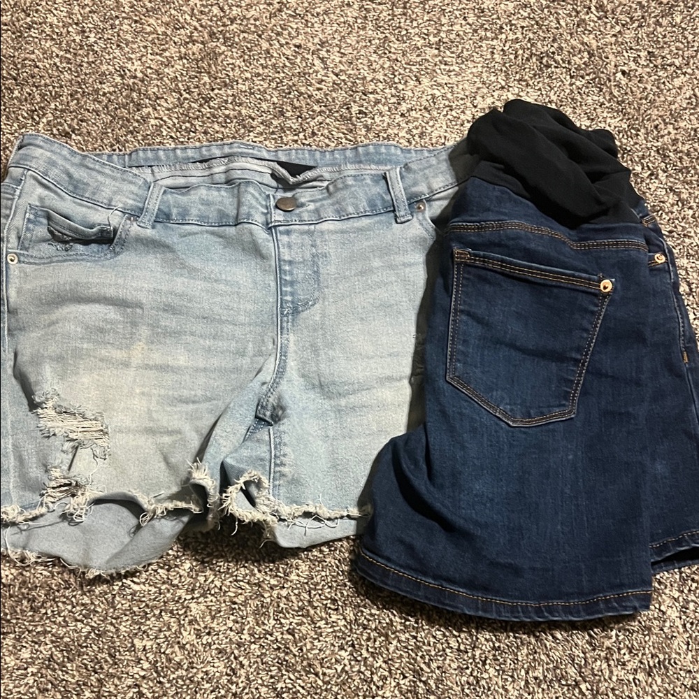 (6/$10) Large & Medium Maternity Shorts